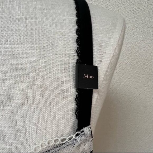 NWT Victoria’s Secret Body By Victoria Black & White Unlined Demi Sz 34DD - Picture 3 of 8